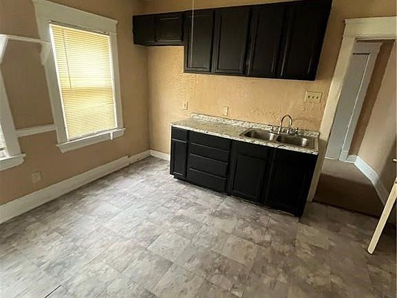 4th image of 12403 Ferris Ave