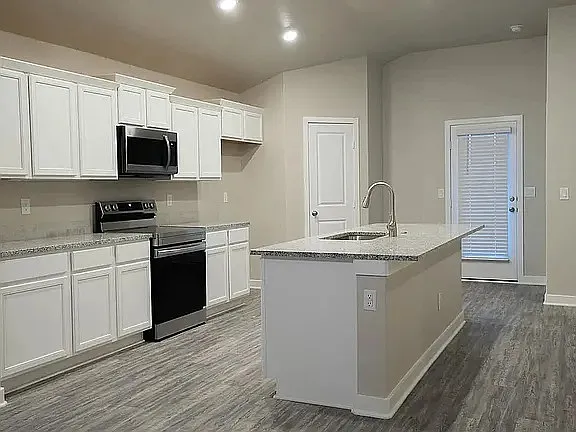 1321 Bourbon St — Photo 2