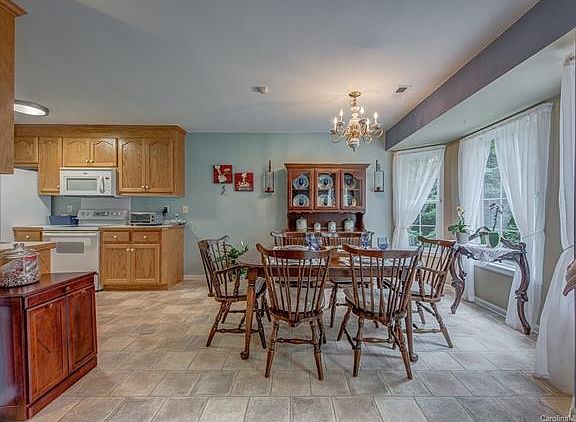 4th image of 925 Brooklee Dr