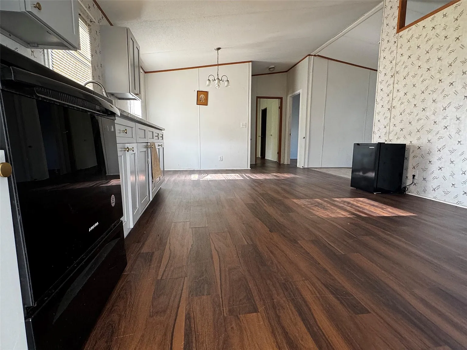 3 bed, 2.0 bath, 1344 sqft, $1,800 — Photo 4