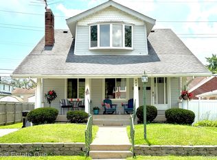 355 Poplar St, Wyandotte, MI 48192