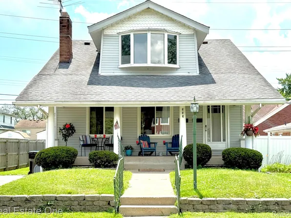 355 Poplar St, Wyandotte, MI 48192