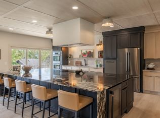 822 N Grandridge Ct E, Salt Lake City, UT 84103