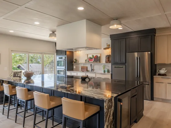 822 N Grandridge Ct E, Salt Lake City, UT 84103