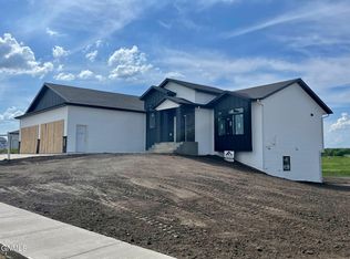 5305 Mica Dr, Bismarck, ND 58503