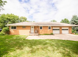 811 N Locust St, Glenwood, IA 51534