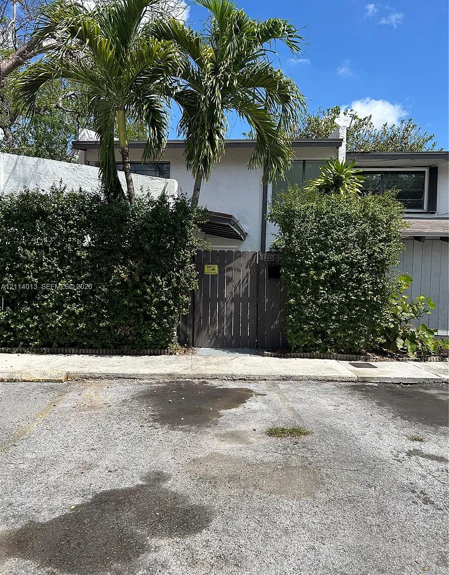 Snapper Creek Townhouse S — Photo 2