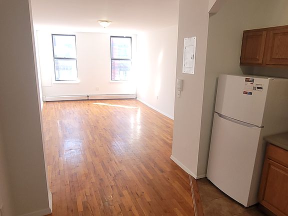 3rd image of 1365 Sheridan Ave APT 3C