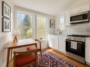 8 Columbus Rd #2, Newport, RI 02840