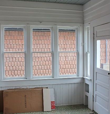 Entry sunporch to both apart