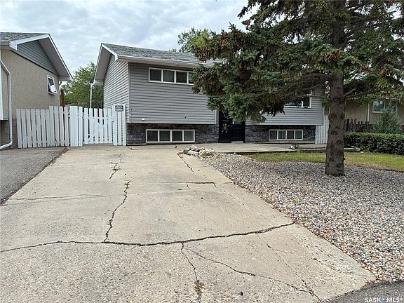 2nd image of 114 ROTHWELL CRESCENT