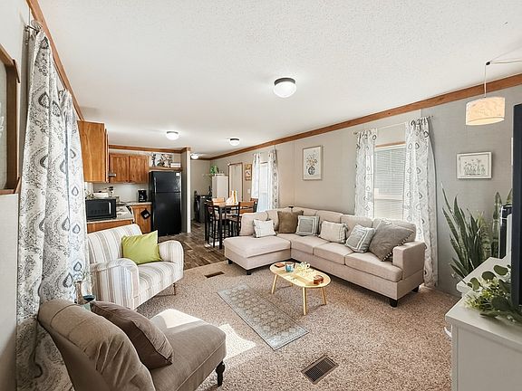 4th image of 138 Maple St