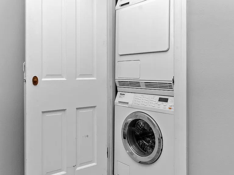 88 Marion St #3 — Photo 8