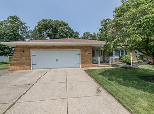2751 Belmont Dr, Brooklyn Heights, OH 44131