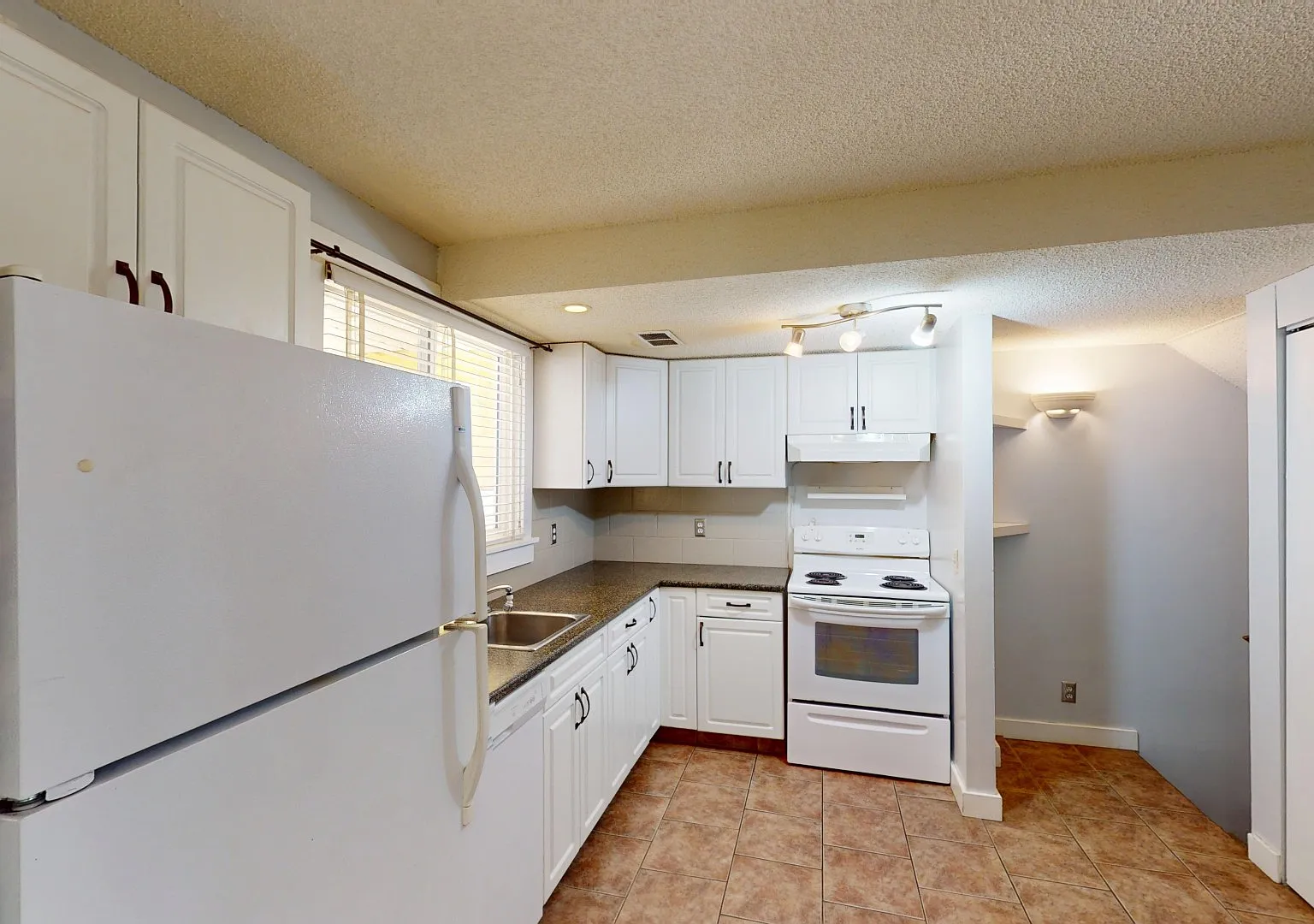 5 Hunterview Dr Nw — Photo 2