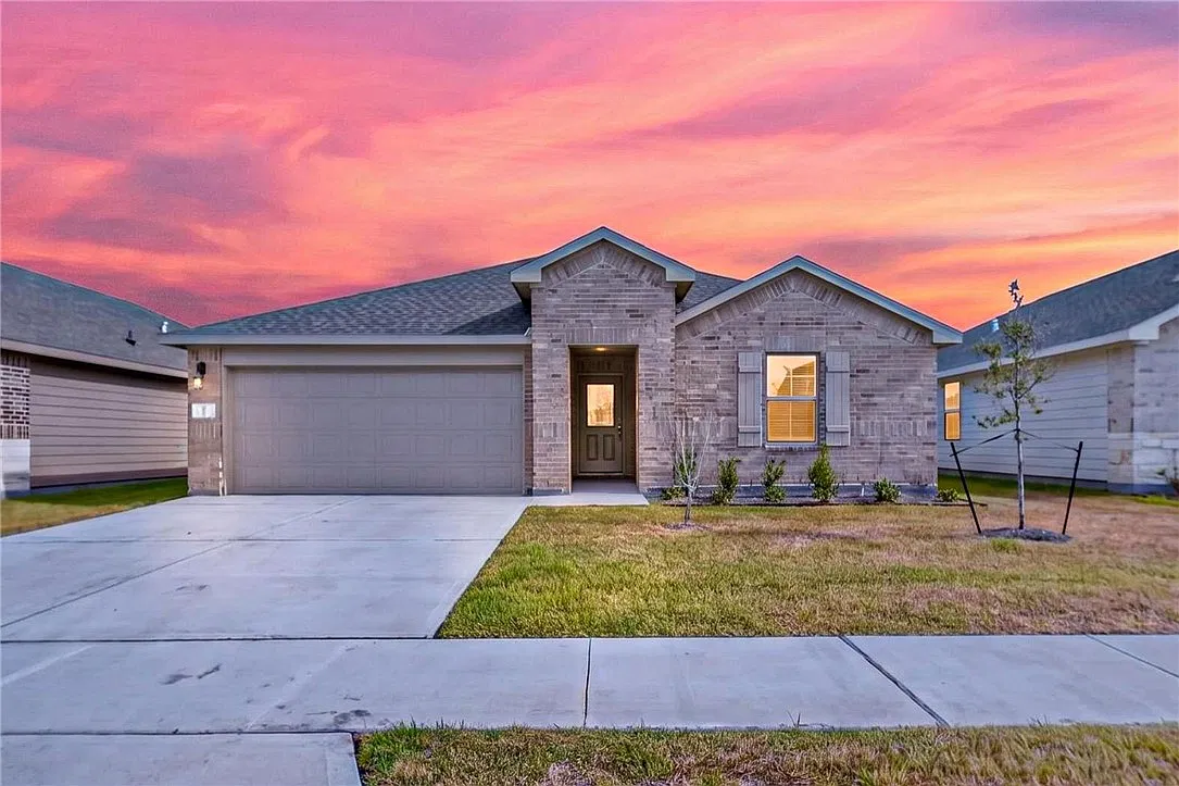 4 bed, 2.0 bath, 1993 sqft, $2,495 — Photo 1