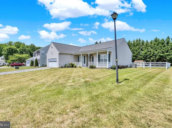 252 Berwick Ln, Dover, DE 19904