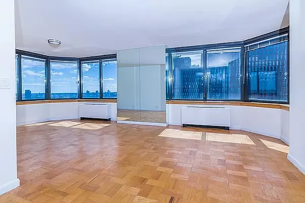 Sold by Luxury Habitat | media 13