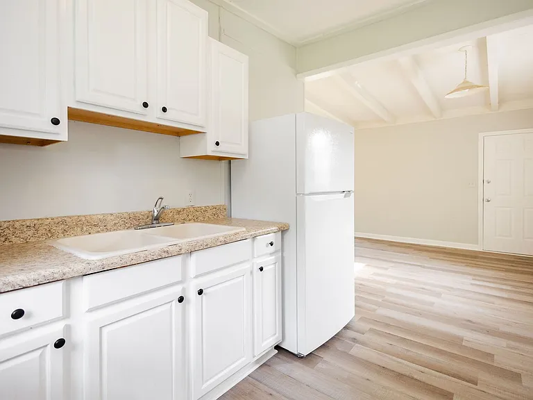 4170 Palace Ave — Photo 12