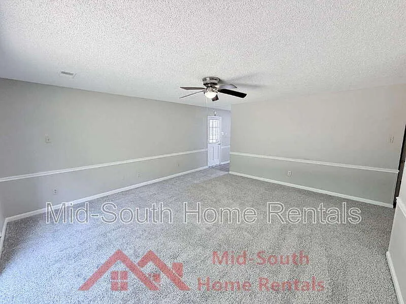 3 bed, 2.0 bath, 1142 sqft, $1,095 — Photo 3
