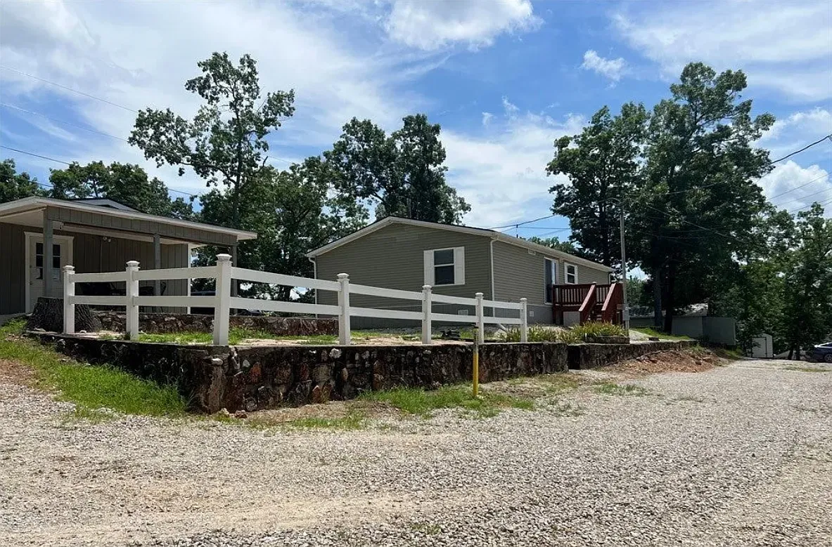 3 bed, 1400 sqft, $1,400 — Photo 1