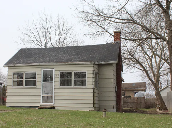 137 Park Rd, Lakemoor, IL 60051