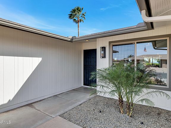 3rd image of 11049 W CRESTBROOK Drive