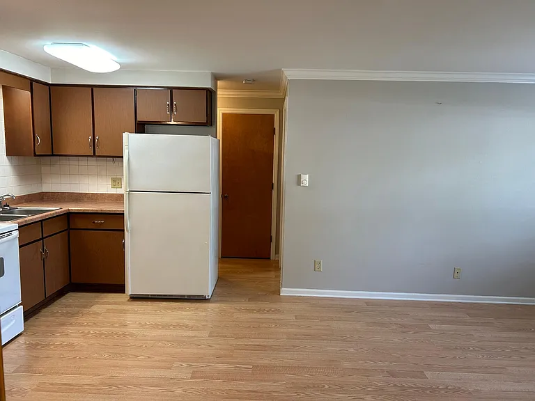 112 W Jones St #9 — Photo 7