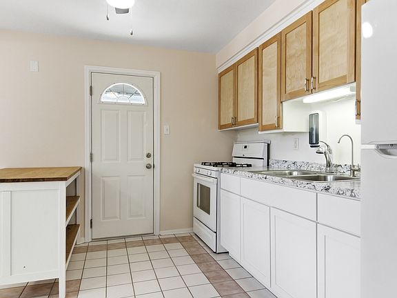 2nd image of 2116 Michigan Blvd #2116