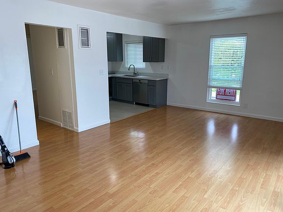 4th image of 10160 Park Cir W