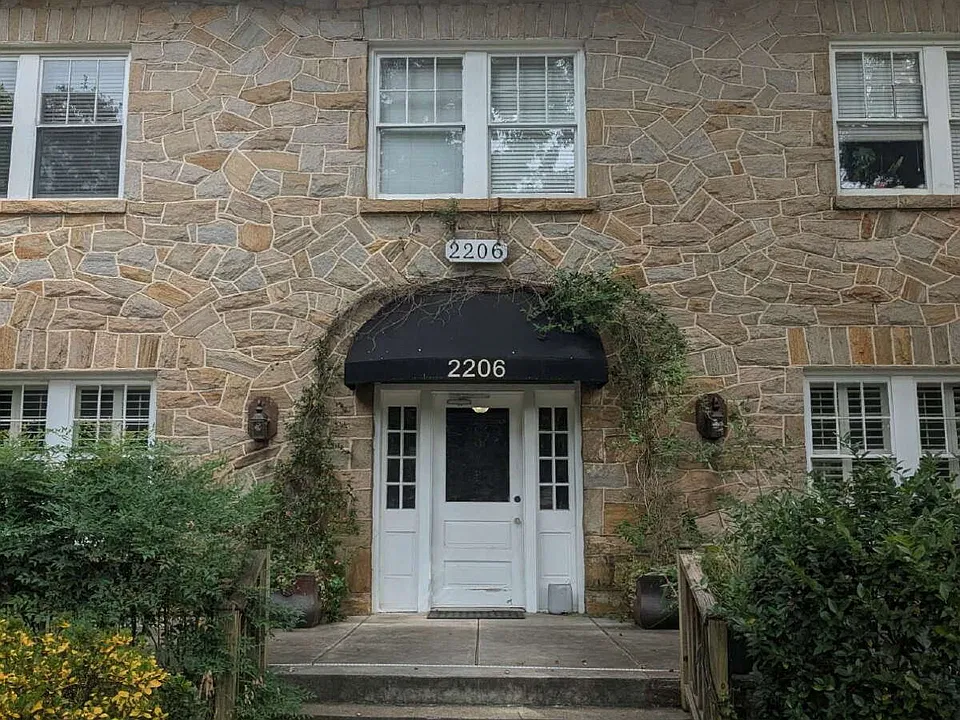 2206 Fairview Rd #1