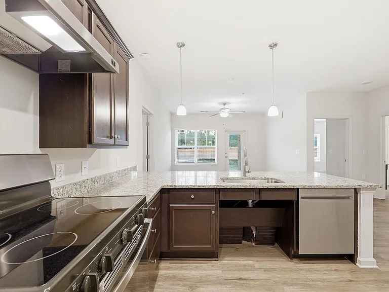 190 Grove Cir #104 — Photo 6