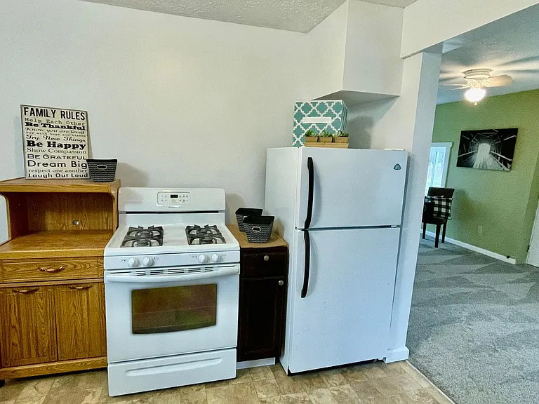 4450 Cynthia Dr — Photo 10