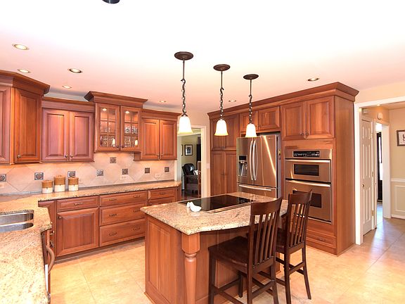 5th image of 309 Rosslare Dr