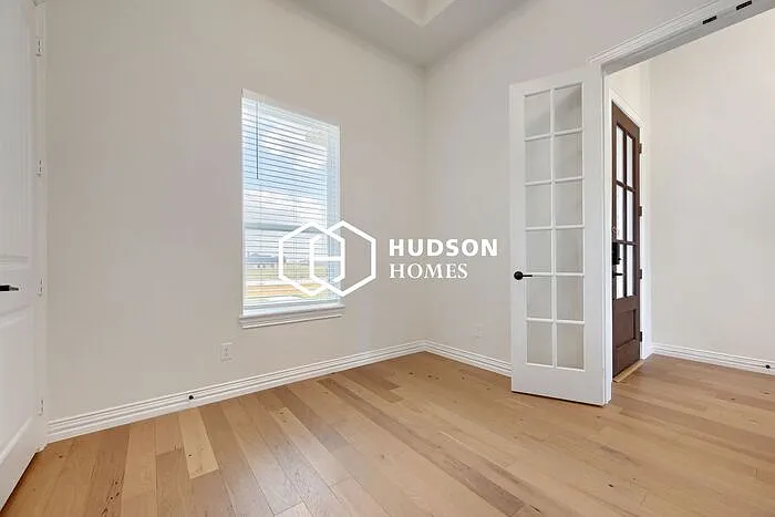 4 bed, 3.5 bath, 2404 sqft, $2,845 — Photo 3