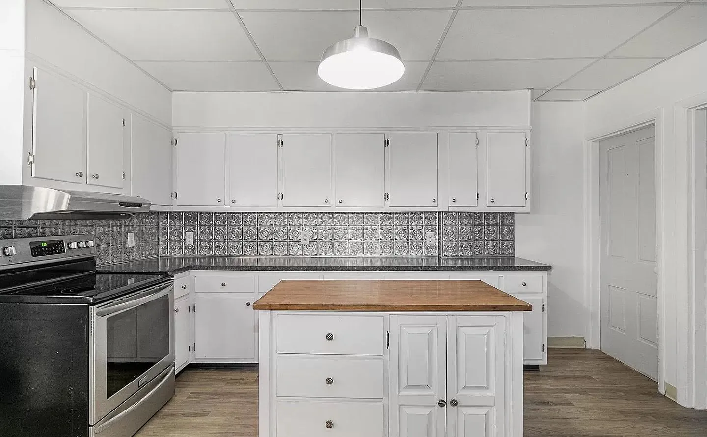 3 bed, 1.5 bath, 1804 sqft, $1,900 — Photo 4