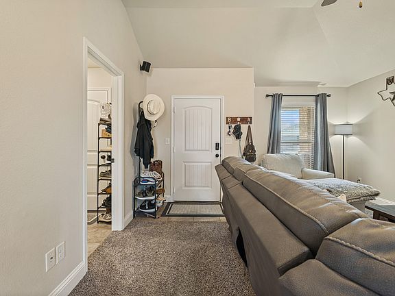 4th image of 3704 Oakridge Ave