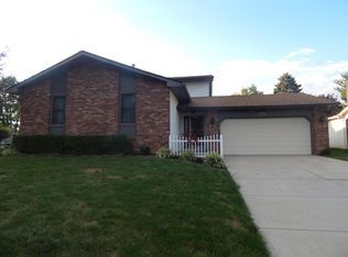2066 Nobleshire Rd, Columbus, OH 43229