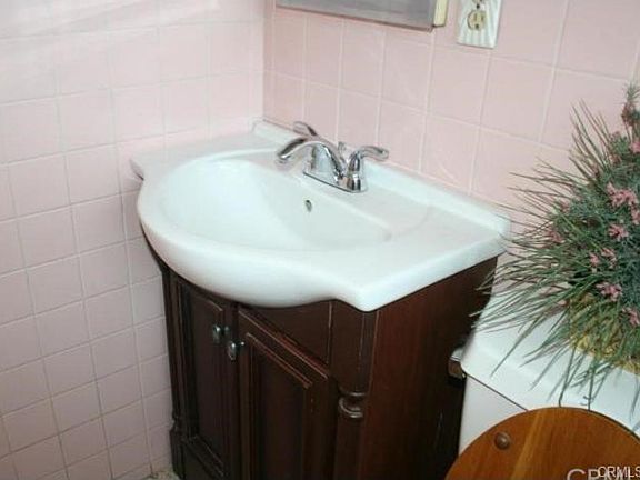 3rd image of 1081 Gilwood Ave