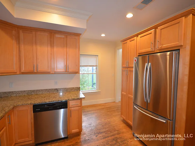 27 Lothrop St #5 — Photo 2