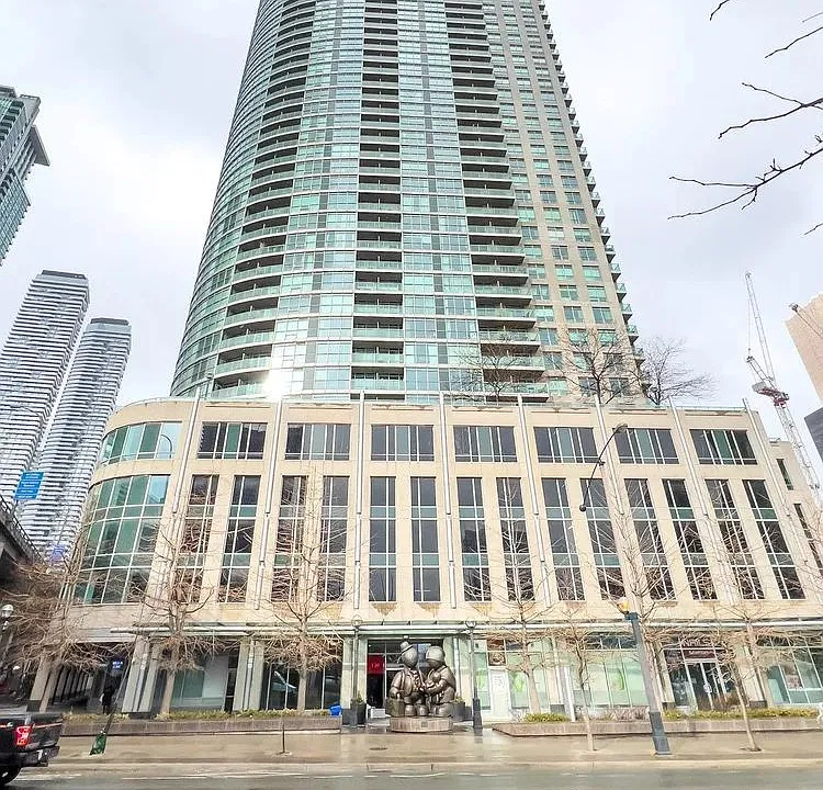 18 Yonge St #3302