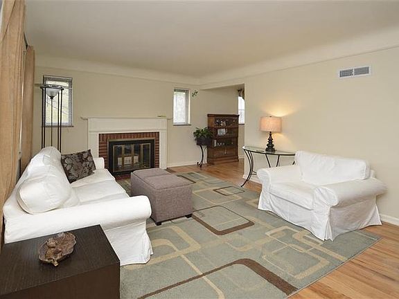 3rd image of 3885 Belfast Ave