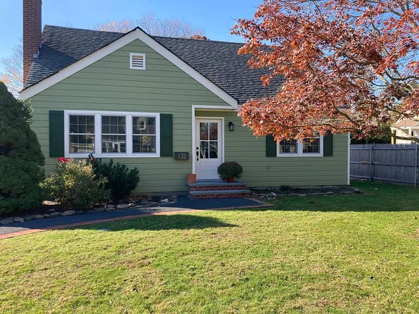 132 Rollstone Ave, West Sayville, NY 11796