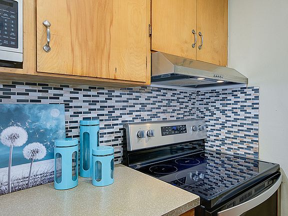 5th image of 5247 15th Ave NE APT 302