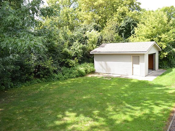4th image of 1160 Greenleaf Rd