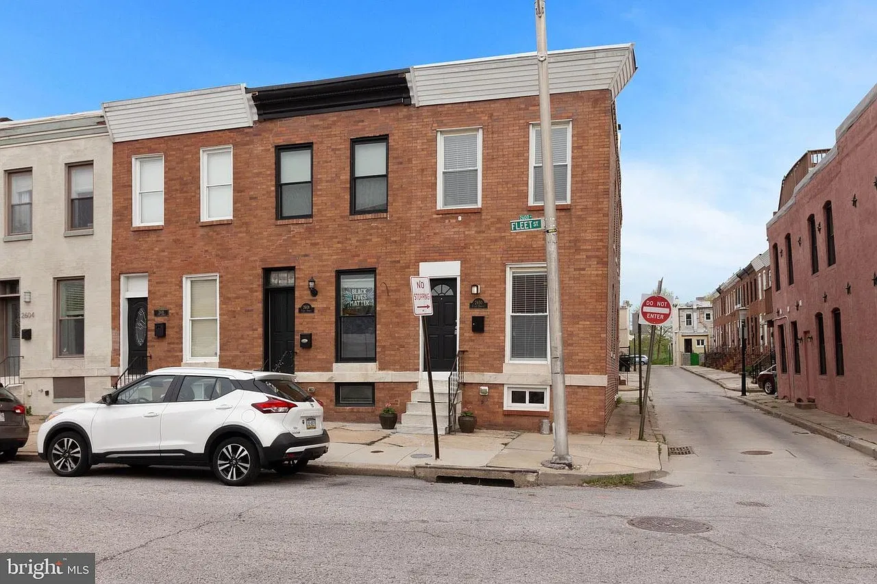 2 bed, 1040 sqft, $2,500 — Photo 1
