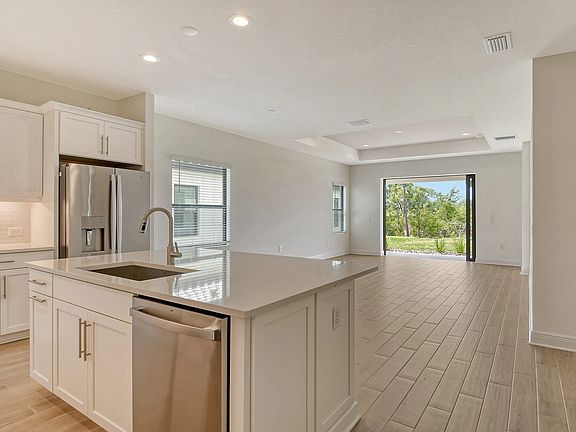 3rd image of 450 Ariano Ave