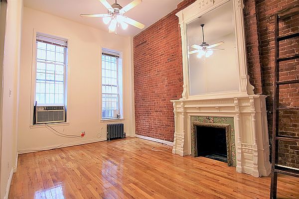 1st image of 118 W 71st St #3