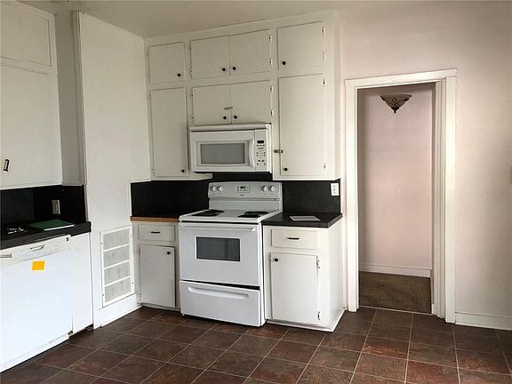 3rd image of 103 E Valley St