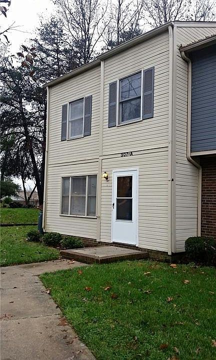 1st image of 307 E Montcastle Dr